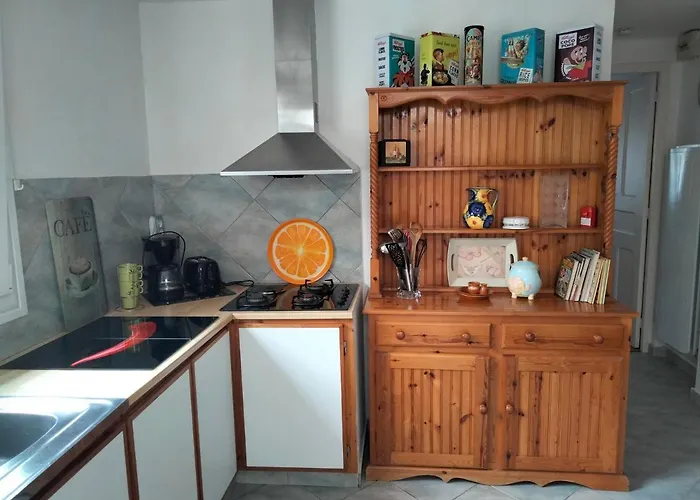 Beautiful Apartment With Garden