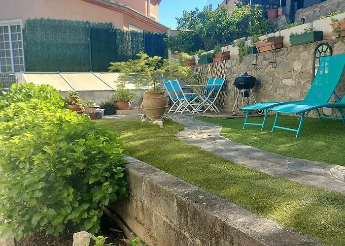 Beautiful Apartment With Garden